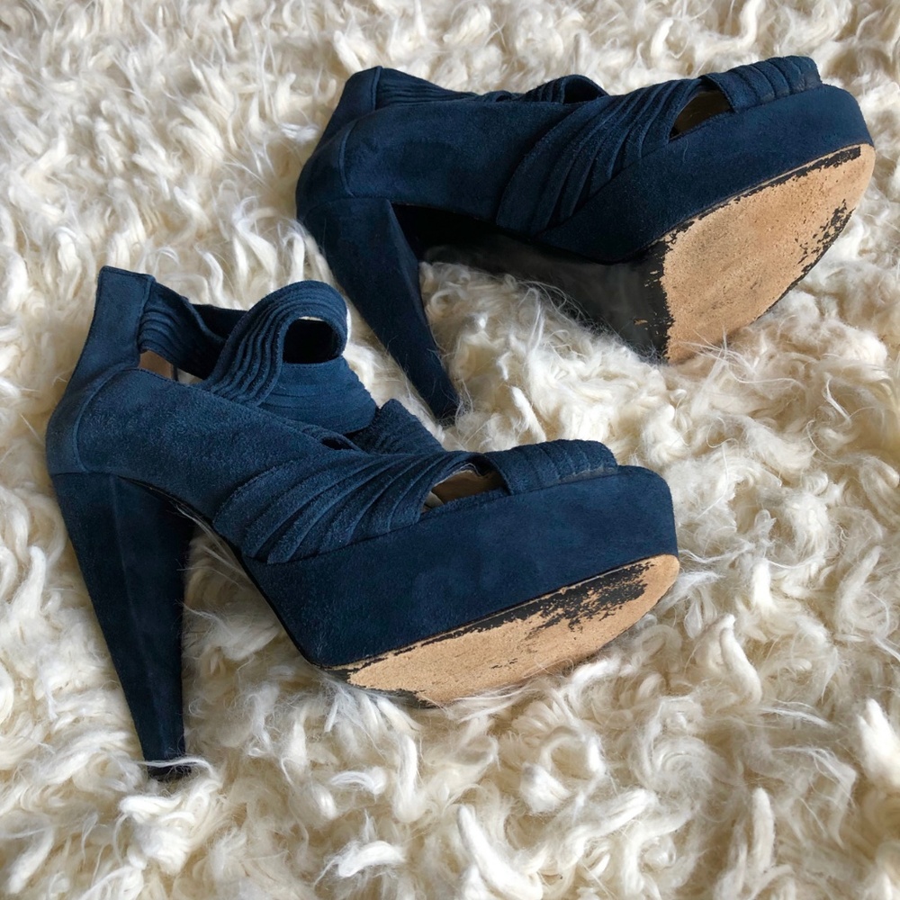 BRUNO MAGLI Blue Suede Platform Pumps - Picture 7 of 8